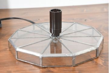 中古　希少!!　作家物!!　ステンドグラス芸術家　伊藤誠二　アートピースとして楽しめるステンドグラスの卓上照明(テーブルランプ、テーブルスタンド、卓上ランプ、ナイトスタンド、ガラスアート、オブジェ)(定価約38万円)(R-084561)