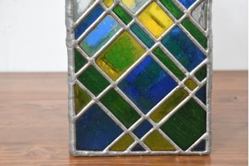 中古　希少!!　作家物!!　ステンドグラス芸術家　伊藤誠二　光を通すカラフルなステンドグラスが美しいキャンドルシェード(ろうそく立て、キャンドルホルダー、造花スタンド、ガラスアート、オブジェ、飾り、置物)(定価約7万円)(R-084563)