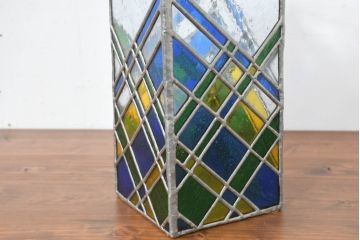 中古　希少!!　作家物!!　ステンドグラス芸術家　伊藤誠二　光を通すカラフルなステンドグラスが美しいキャンドルシェード(ろうそく立て、キャンドルホルダー、造花スタンド、ガラスアート、オブジェ、飾り、置物)(定価約7万円)(R-084563)
