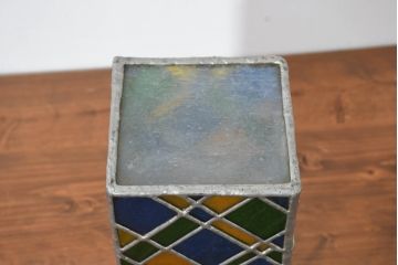 中古　希少!!　作家物!!　ステンドグラス芸術家　伊藤誠二　光を通すカラフルなステンドグラスが美しいキャンドルシェード(ろうそく立て、キャンドルホルダー、造花スタンド、ガラスアート、オブジェ、飾り、置物)(定価約7万円)(R-084563)