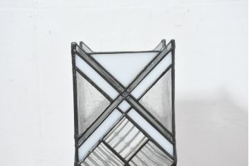 中古　希少!!　作家物!!　ステンドグラス芸術家　伊藤誠二　モダンでスタイリッシュなデザインが美しいステンドグラスのガラスアート(ランプシェード、キャンドルシェード、キャンドルホルダー、卓上照明カバー、オブジェ、飾り、置物)(定価約6万円)(R-084564)