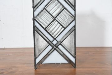 中古　希少!!　作家物!!　ステンドグラス芸術家　伊藤誠二　モダンでスタイリッシュなデザインが美しいステンドグラスのガラスアート(ランプシェード、キャンドルシェード、キャンドルホルダー、卓上照明カバー、オブジェ、飾り、置物)(定価約6万円)(R-084564)