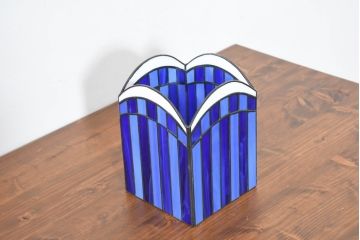 中古　希少!!　作家物!!　ステンドグラス芸術家　伊藤誠二　目の覚めるようなブルーが美しいステンドグラスのキャンドルシェード(ランプシェード、キャンドルホルダー、卓上照明カバー、ガラスアート、オブジェ、飾り、置物)(定価約7万円)(R-084566)