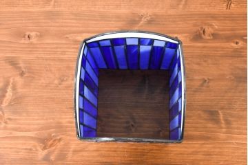 中古　希少!!　作家物!!　ステンドグラス芸術家　伊藤誠二　目の覚めるようなブルーが美しいステンドグラスのキャンドルシェード(ランプシェード、キャンドルホルダー、卓上照明カバー、ガラスアート、オブジェ、飾り、置物)(定価約7万円)(R-084566)