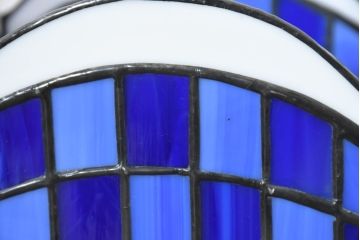 中古　希少!!　作家物!!　ステンドグラス芸術家　伊藤誠二　目の覚めるようなブルーが美しいステンドグラスのキャンドルシェード(ランプシェード、キャンドルホルダー、卓上照明カバー、ガラスアート、オブジェ、飾り、置物)(定価約7万円)(R-084566)