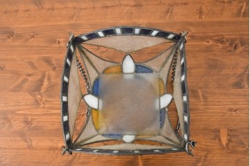 中古　希少!!　作家物!!　ステンドグラス芸術家　伊藤誠二　光と曲線で魅せるステンドグラスのシェード　定価約14万円相当　(R-084568)