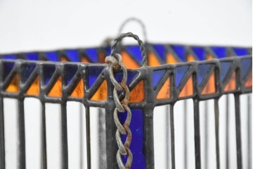 中古　希少!!　作家物!!　ステンドグラス芸術家　伊藤誠二　格子と三角模様が美しいステンドグラスのシェード　定価約14万円相当　(R-084569)