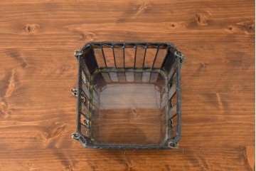 中古　希少!!　作家物!!　ステンドグラス芸術家　伊藤誠二　格子と三角模様が美しいステンドグラスのシェード　定価約14万円相当　(R-084569)