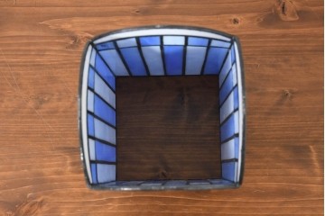 中古　希少!!　作家物!!　ステンドグラス芸術家　伊藤誠二　青と白のコントラストが美しいキャンドルシェード　定価約13万円相当　(R-084570)