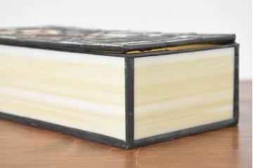 中古　希少!!　作家物!!　ステンドグラス芸術家　伊藤誠二　薔薇のデザインが優雅な印象を与える小箱　定価約14万円相当　(R-084572)