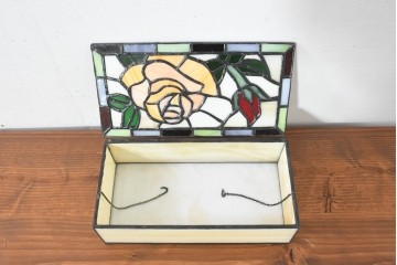 中古　希少!!　作家物!!　ステンドグラス芸術家　伊藤誠二　薔薇のデザインが優雅な印象を与える小箱　定価約14万円相当　(R-084572)