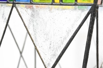 中古　希少!!　作家物!!　ステンドグラス芸術家　伊藤誠二　モザイクガラスが彩るアートモダンなシェード　定価約18万円相当　(R-084573)