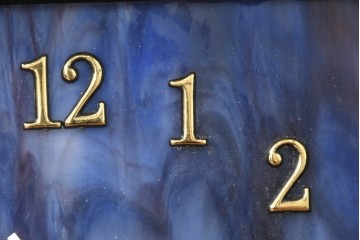 中古　希少!!　作家物!!　ステンドグラス芸術家　伊藤誠二　マーブルガラスをあしらったおしゃれなスクエア型の壁掛け時計　定価約4万円相当　(R-084577)