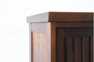 中古　美品　民芸家具　和光　ナラ材　落ち着いた佇まいが魅力的な水屋箪笥　(R-084580)