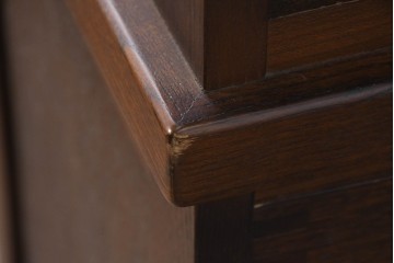 中古　美品　民芸家具　和光　ナラ材　落ち着いた佇まいが魅力的な水屋箪笥　(R-084580)