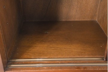 中古　美品　民芸家具　和光　ナラ材　落ち着いた佇まいが魅力的な水屋箪笥　(R-084580)