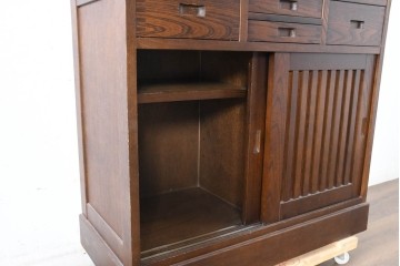 中古　美品　民芸家具　和光　ナラ材　落ち着いた佇まいが魅力的な水屋箪笥　(R-084580)