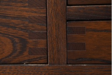 中古　美品　民芸家具　和光　ナラ材　落ち着いた佇まいが魅力的な水屋箪笥　(R-084580)