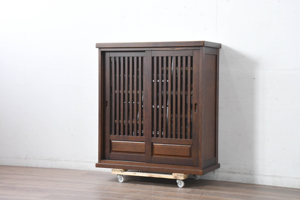 中古 美品 民芸家具 和光 ナラ材 落ち着いた佇まいが魅力的な水屋箪笥サイドキャビネット (R-084581)