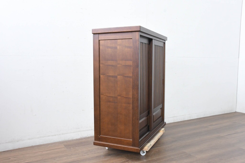 中古 美品 民芸家具 和光 ナラ材 落ち着いた佇まいが魅力的な水屋箪笥サイドキャビネット (R-084581)