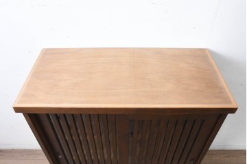 中古　美品　民芸家具　和光　ナラ材　落ち着いた佇まいが魅力的な水屋箪笥サイドキャビネット　(R-084581)