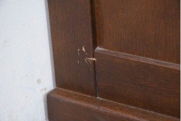 中古　美品　民芸家具　和光　ナラ材　落ち着いた佇まいが魅力的な水屋箪笥サイドキャビネット　(R-084581)