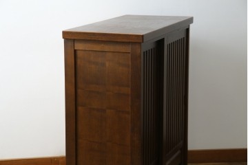 中古　美品　民芸家具　和光　ナラ材　落ち着いた佇まいが魅力的な水屋箪笥サイドキャビネット　(R-084581)