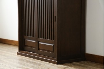 中古　美品　民芸家具　和光　ナラ材　落ち着いた佇まいが魅力的な水屋箪笥サイドキャビネット　(R-084581)