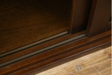 中古　美品　民芸家具　和光　ナラ材　落ち着いた佇まいが魅力的な水屋箪笥サイドキャビネット　(R-084581)