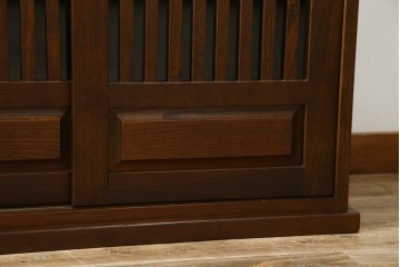 中古　美品　民芸家具　和光　ナラ材　落ち着いた佇まいが魅力的な水屋箪笥サイドキャビネット　(R-084581)