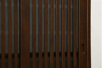 中古　美品　民芸家具　和光　ナラ材　落ち着いた佇まいが魅力的な水屋箪笥サイドキャビネット　(R-084581)