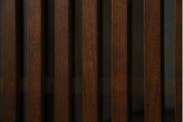 中古　美品　民芸家具　和光　ナラ材　落ち着いた佇まいが魅力的な水屋箪笥サイドキャビネット　(R-084581)