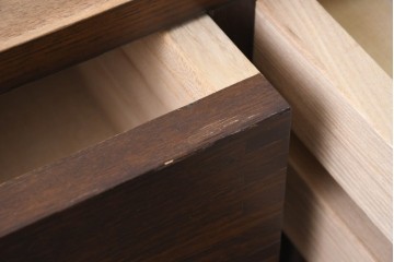 《天板取り付け加工費込み》中古　美品　民芸家具　和光　ナラ材　落ち着いた佇まいが魅力的な引き出し付き水屋箪笥サイドキャビネット　(R-084582)