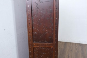 《脚(台輪)取り付け加工費込み》　中古　超美品　軽井沢彫り　桜文様の精緻な木彫が映えるガラス戸食器棚　(R-084583)