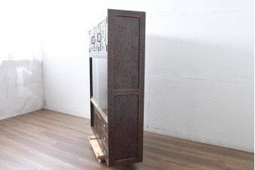 《脚(台輪)取り付け加工費込み》　中古　超美品　軽井沢彫り　桜文様の精緻な木彫が映えるガラス戸食器棚　(R-084583)