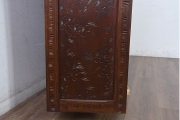 《脚(台輪)取り付け加工費込み》　中古　超美品　軽井沢彫り　桜文様の精緻な木彫が映えるガラス戸食器棚　(R-084583)