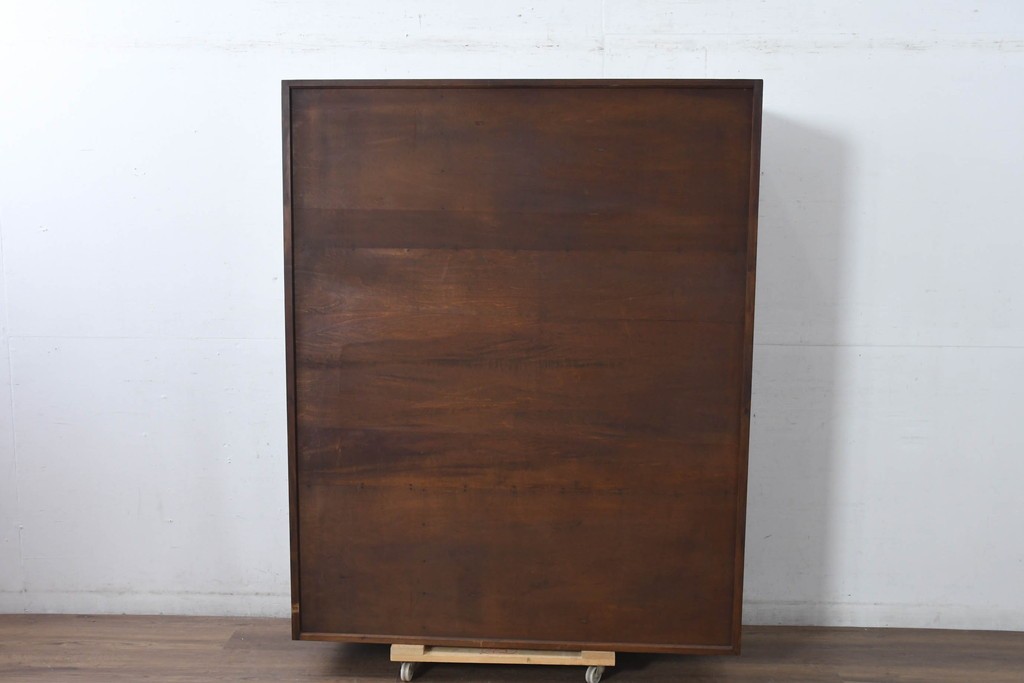 《脚(台輪)取り付け加工費込み》　中古　超美品　軽井沢彫り　桜文様の精緻な木彫が映えるガラス戸食器棚　(R-084583)