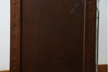 中古　超美品　軽井沢彫り　深みのある木目と立体的な彫刻が存在感を放つサイドボード　(R-084584)