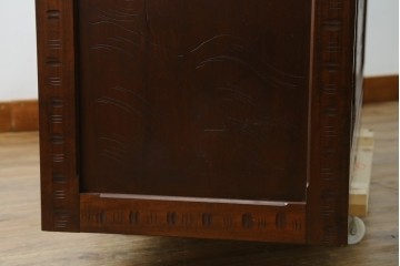 中古　超美品　軽井沢彫り　深みのある木目と立体的な彫刻が存在感を放つサイドボード　(R-084584)