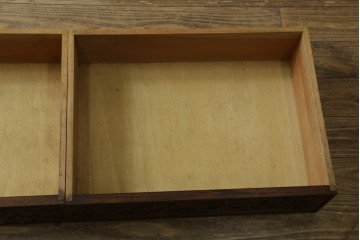 中古　超美品　軽井沢彫り　深みのある木目と立体的な彫刻が存在感を放つサイドボード　(R-084584)