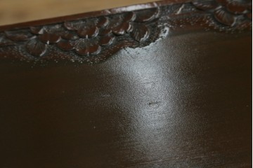 中古　超美品　軽井沢彫り　深みのある木目と立体的な彫刻が存在感を放つサイドボード　(R-084584)