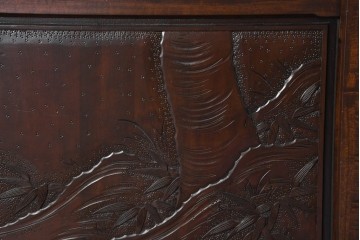 中古　超美品　軽井沢彫り　深みのある木目と立体的な彫刻が存在感を放つサイドボード　(R-084584)