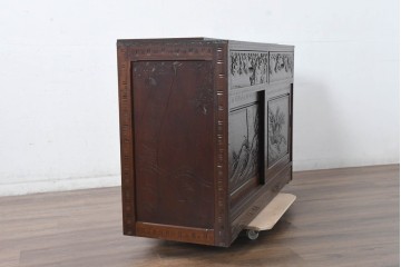 中古　超美品　軽井沢彫り　深みのある木目と立体的な彫刻が存在感を放つサイドボード　(R-084584)