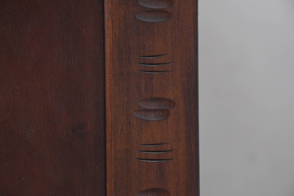 中古　超美品　軽井沢彫り　深みのある木目と立体的な彫刻が存在感を放つサイドボード　(R-084584)