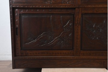 中古　超美品　軽井沢彫り　深みのある木目と立体的な彫刻が存在感を放つサイドボード　(R-084584)