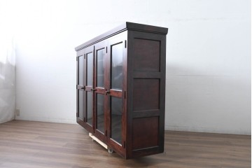 《脚(台輪)取り付け加工費込み》　中古　九州民芸家具　洗練された佇まいと大容量の収納力を兼ね備えたシックな食器棚　(R-084585)