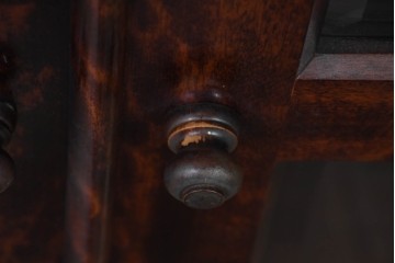 《脚(台輪)取り付け加工費込み》　中古　九州民芸家具　洗練された佇まいと大容量の収納力を兼ね備えたシックな食器棚　(R-084585)