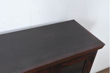 《脚(台輪)取り付け加工費込み》　中古　九州民芸家具　洗練された佇まいと大容量の収納力を兼ね備えたシックな食器棚　(R-084585)