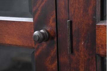 《脚(台輪)取り付け加工費込み》　中古　九州民芸家具　洗練された佇まいと大容量の収納力を兼ね備えたシックな食器棚　(R-084585)