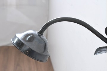 和製ビンテージ　柔らかなカーブと葉のモチーフが印象的な壁付けブラケット　(R-084587)